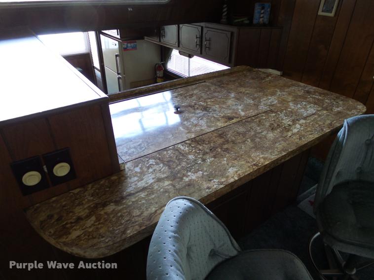 image for item DB4659 1983 Gibson house boat