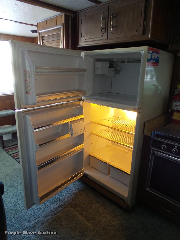 image for item DB4659 1983 Gibson house boat