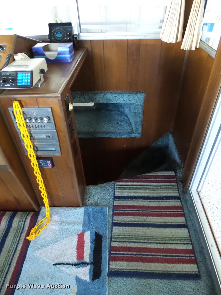 image for item DB4659 1983 Gibson house boat