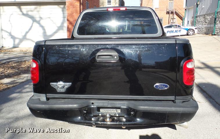 image for item DF9511 2003 Ford F150 Harley-Davidson SuperCrew pickup truck