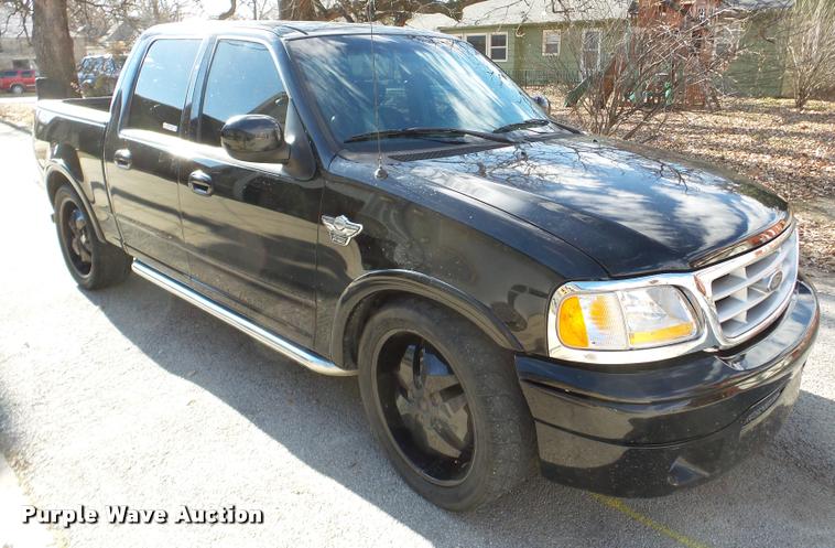 image for item DF9511 2003 Ford F150 Harley-Davidson SuperCrew pickup truck