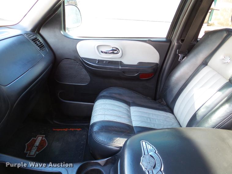 image for item DF9511 2003 Ford F150 Harley-Davidson SuperCrew pickup truck