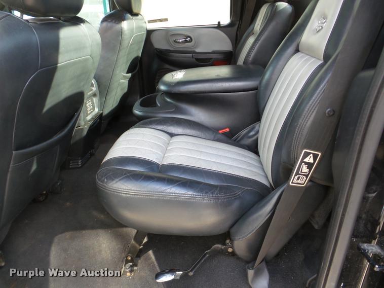 image for item DF9511 2003 Ford F150 Harley-Davidson SuperCrew pickup truck