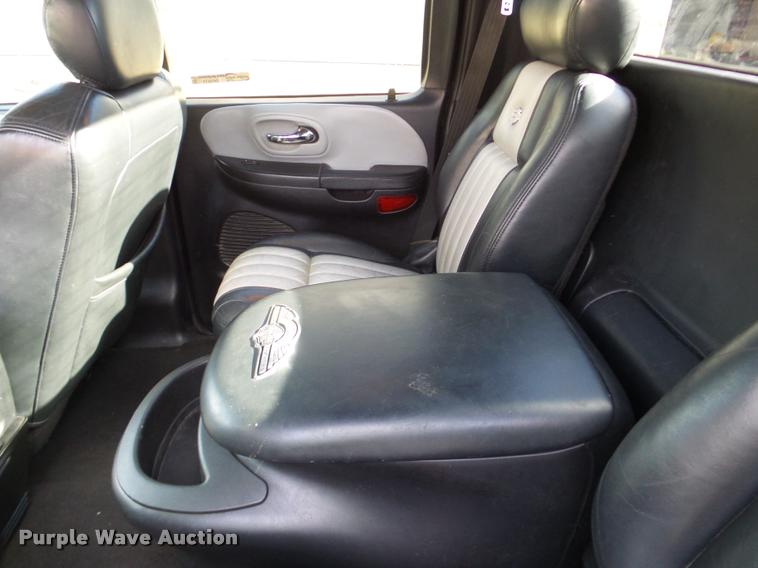 image for item DF9511 2003 Ford F150 Harley-Davidson SuperCrew pickup truck