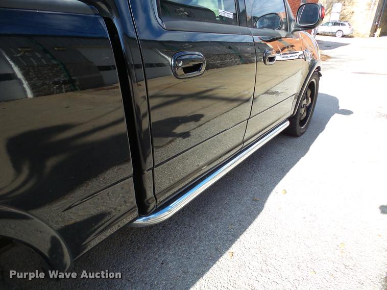 image for item DF9511 2003 Ford F150 Harley-Davidson SuperCrew pickup truck