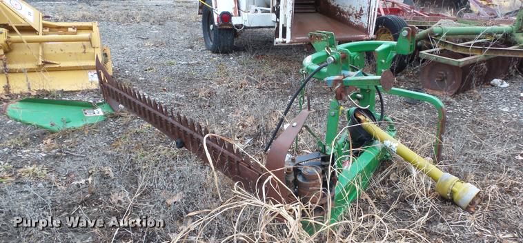 image for item DJ9266 2004 Frontier SB1107 sickle mower
