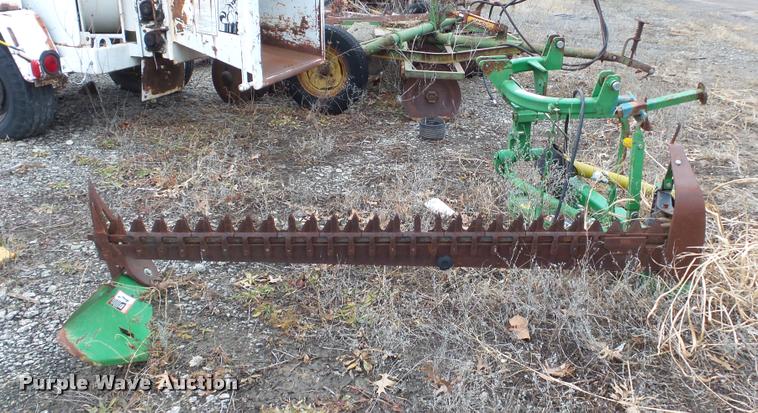 image for item DJ9266 2004 Frontier SB1107 sickle mower