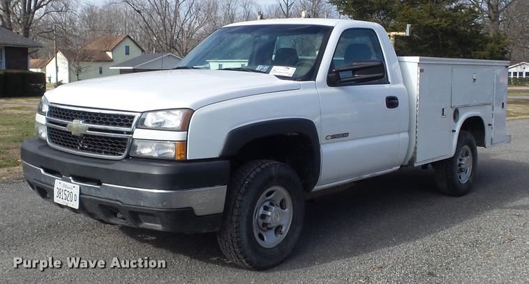 image for item K7705 2006 Chevrolet Silverado 2500HD utility truck