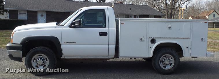 image for item K7705 2006 Chevrolet Silverado 2500HD utility truck