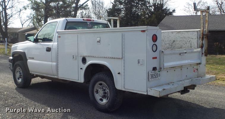 image for item K7705 2006 Chevrolet Silverado 2500HD utility truck