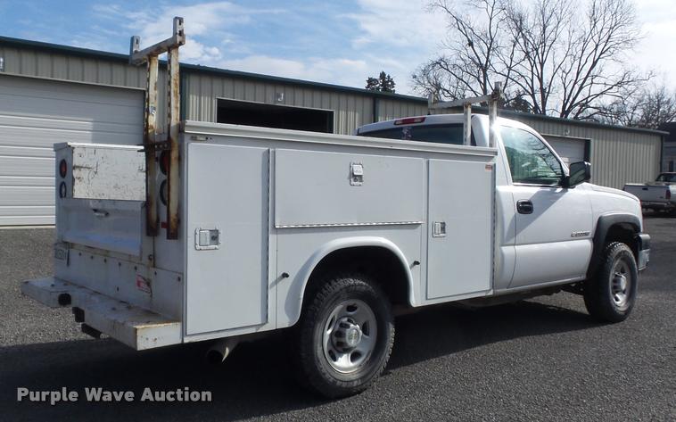 image for item K7705 2006 Chevrolet Silverado 2500HD utility truck