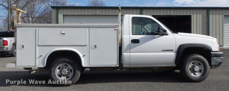 image for item K7705 2006 Chevrolet Silverado 2500HD utility truck