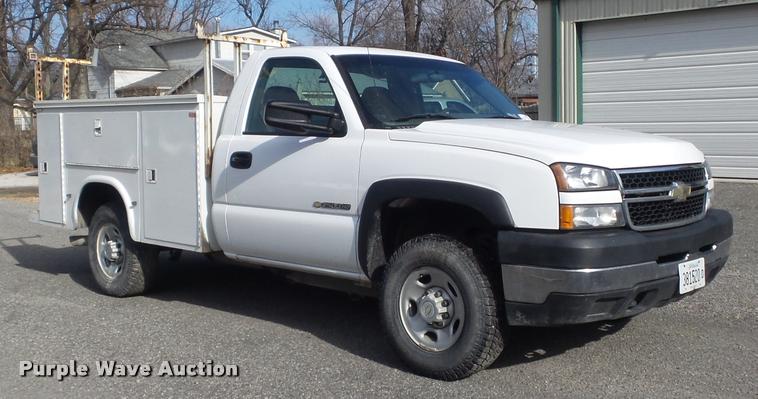 image for item K7705 2006 Chevrolet Silverado 2500HD utility truck