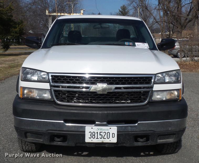 image for item K7705 2006 Chevrolet Silverado 2500HD utility truck