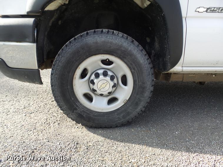 image for item K7705 2006 Chevrolet Silverado 2500HD utility truck