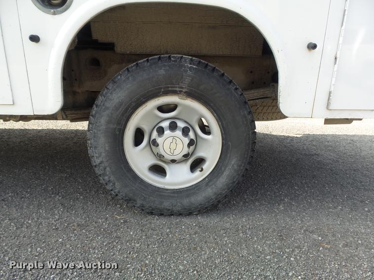 image for item K7705 2006 Chevrolet Silverado 2500HD utility truck