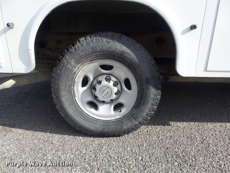 image for item K7705 2006 Chevrolet Silverado 2500HD utility truck