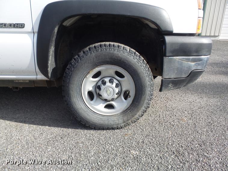 image for item K7705 2006 Chevrolet Silverado 2500HD utility truck