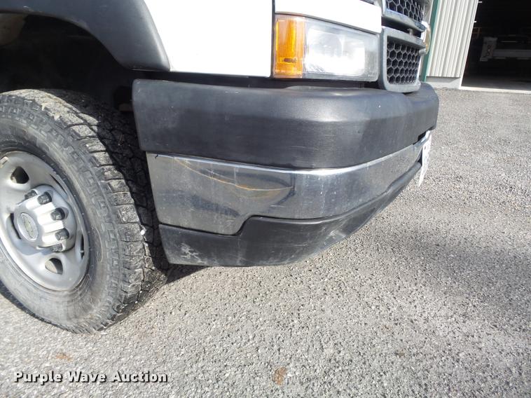image for item K7705 2006 Chevrolet Silverado 2500HD utility truck