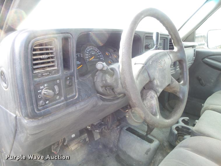 image for item K7705 2006 Chevrolet Silverado 2500HD utility truck