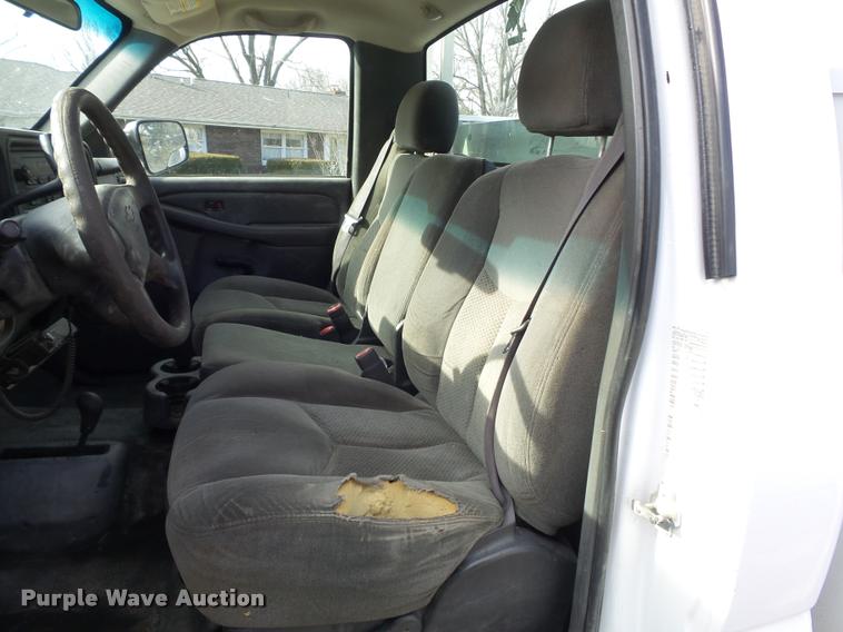 image for item K7705 2006 Chevrolet Silverado 2500HD utility truck