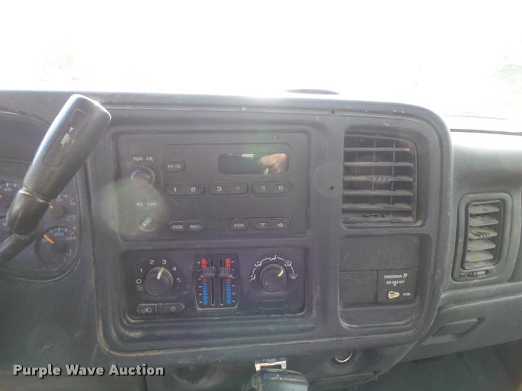 image for item K7705 2006 Chevrolet Silverado 2500HD utility truck