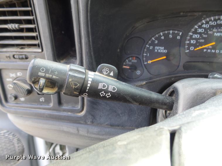 image for item K7705 2006 Chevrolet Silverado 2500HD utility truck