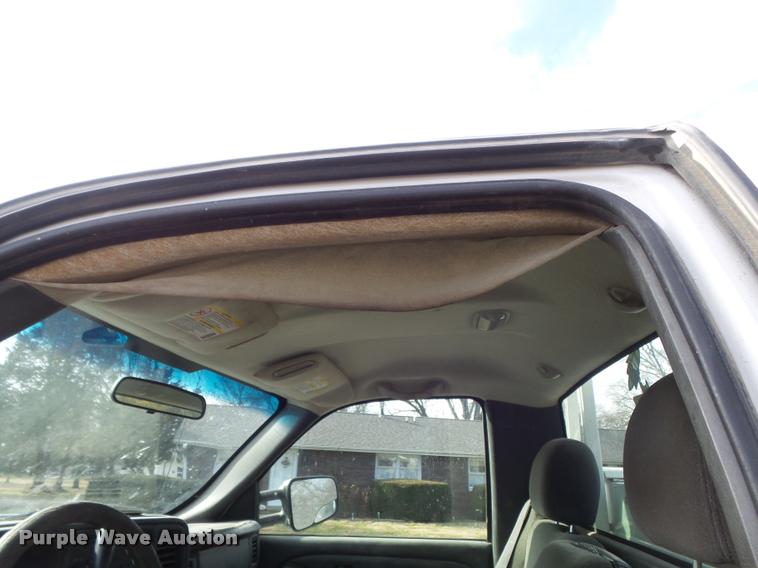 image for item K7705 2006 Chevrolet Silverado 2500HD utility truck