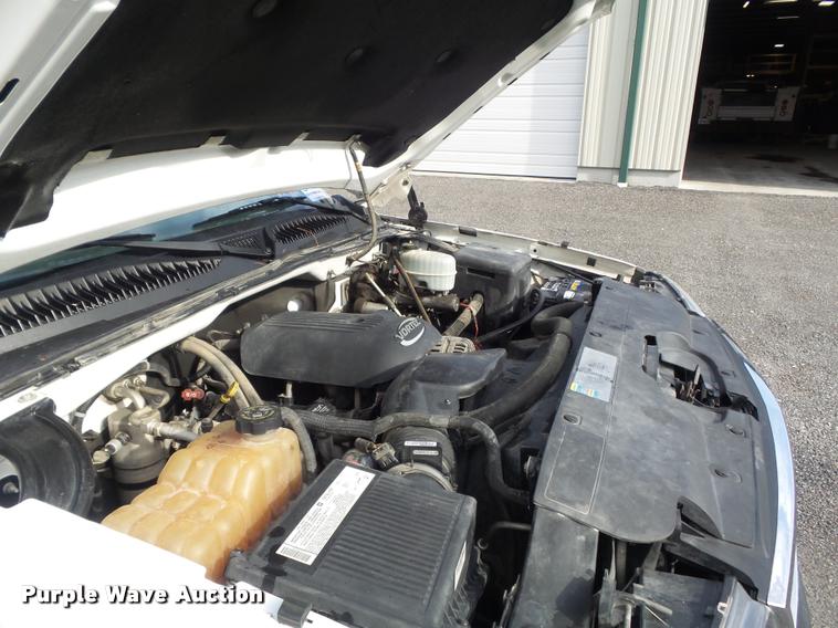 image for item K7705 2006 Chevrolet Silverado 2500HD utility truck