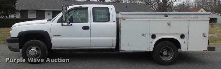 image for item K7706 2005 Chevrolet Silverado 3500 Ext. Cab pickup truck