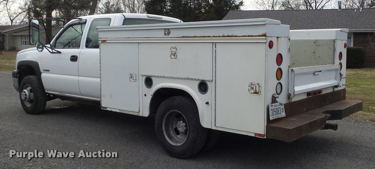 image for item K7706 2005 Chevrolet Silverado 3500 Ext. Cab pickup truck