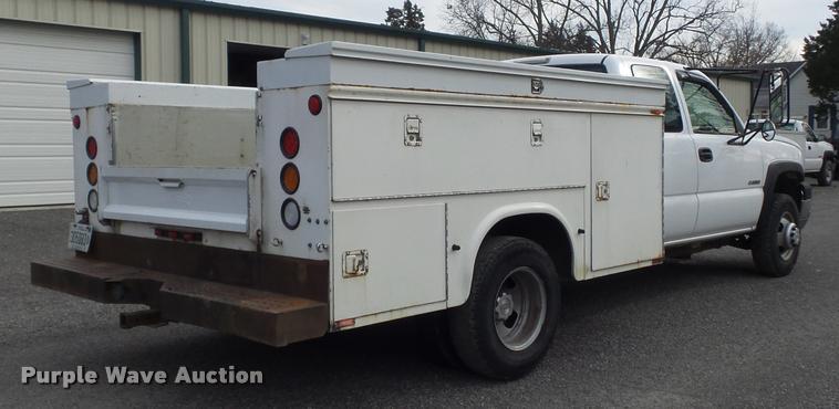 image for item K7706 2005 Chevrolet Silverado 3500 Ext. Cab pickup truck