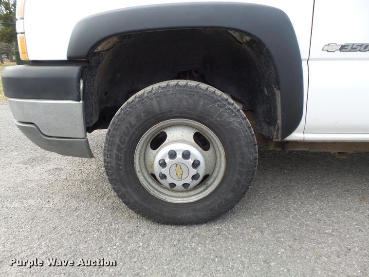 image for item K7706 2005 Chevrolet Silverado 3500 Ext. Cab pickup truck