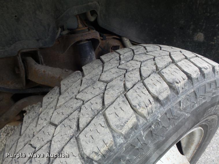 image for item K7706 2005 Chevrolet Silverado 3500 Ext. Cab pickup truck