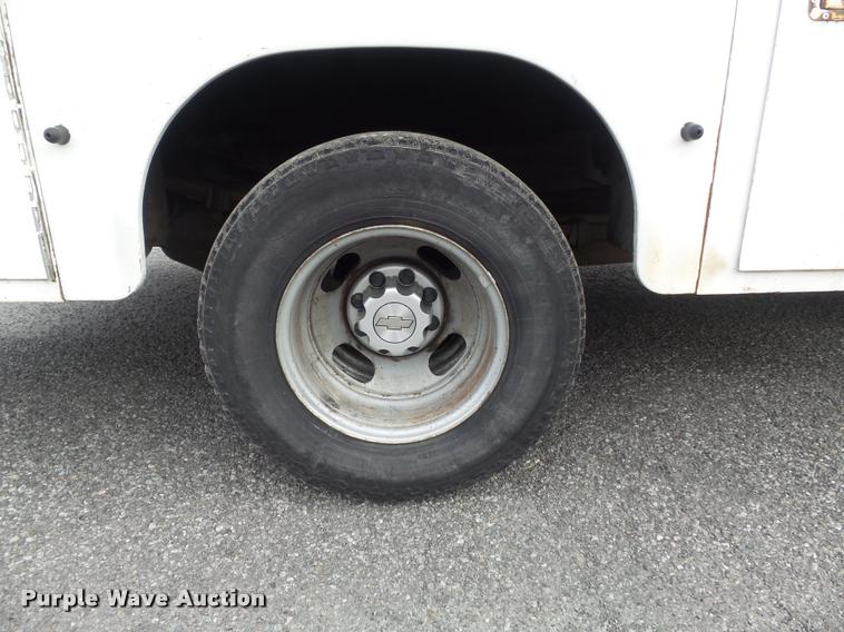 image for item K7706 2005 Chevrolet Silverado 3500 Ext. Cab pickup truck