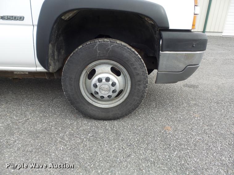 image for item K7706 2005 Chevrolet Silverado 3500 Ext. Cab pickup truck
