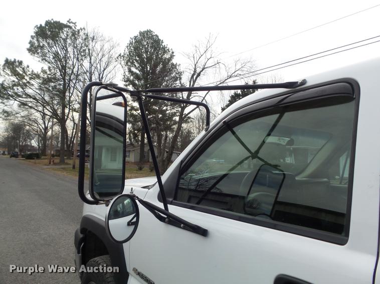 image for item K7706 2005 Chevrolet Silverado 3500 Ext. Cab pickup truck