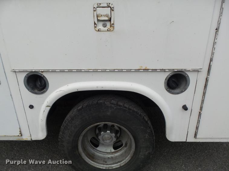 image for item K7706 2005 Chevrolet Silverado 3500 Ext. Cab pickup truck