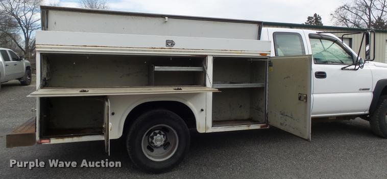 image for item K7706 2005 Chevrolet Silverado 3500 Ext. Cab pickup truck