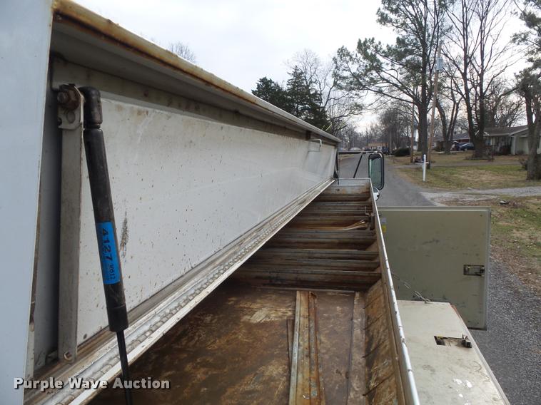 image for item K7706 2005 Chevrolet Silverado 3500 Ext. Cab pickup truck