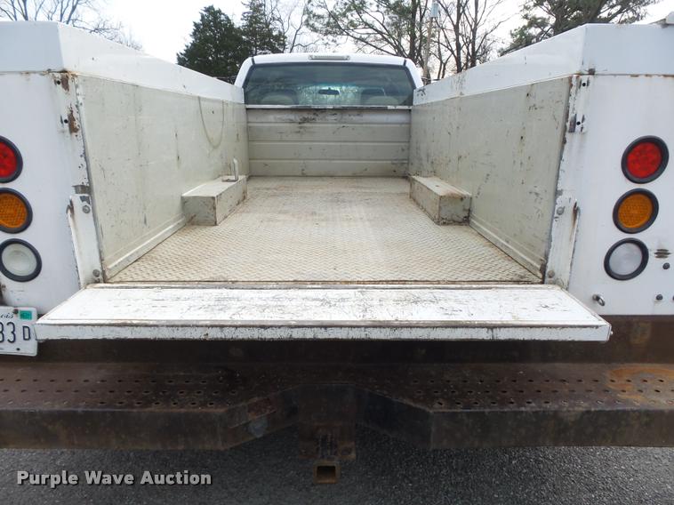 image for item K7706 2005 Chevrolet Silverado 3500 Ext. Cab pickup truck