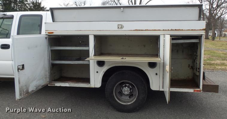 image for item K7706 2005 Chevrolet Silverado 3500 Ext. Cab pickup truck