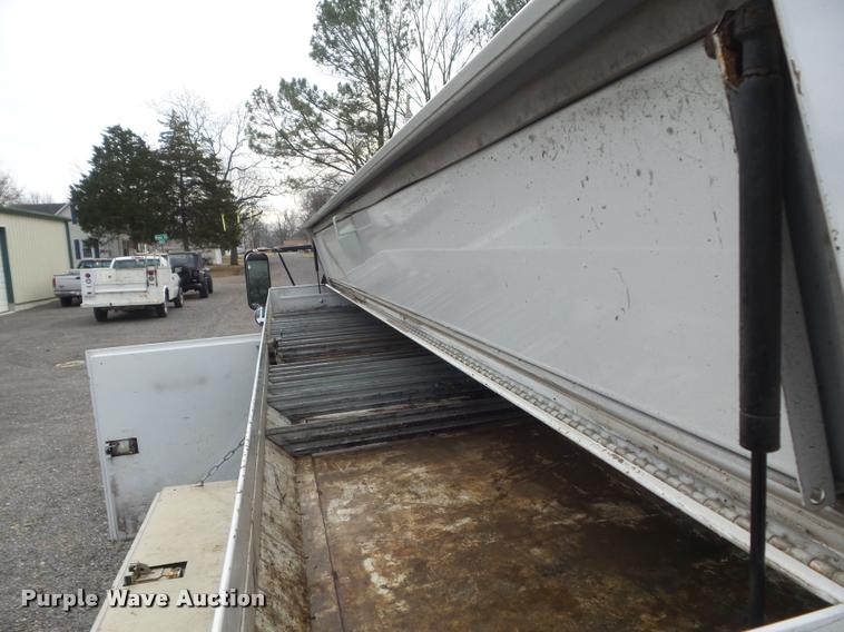 image for item K7706 2005 Chevrolet Silverado 3500 Ext. Cab pickup truck