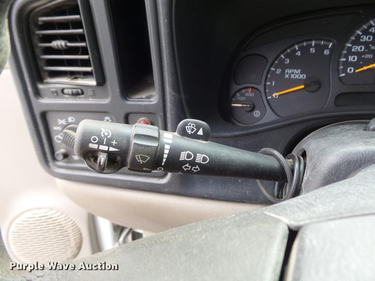 image for item K7706 2005 Chevrolet Silverado 3500 Ext. Cab pickup truck