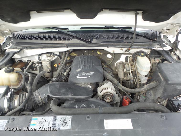 image for item K7706 2005 Chevrolet Silverado 3500 Ext. Cab pickup truck