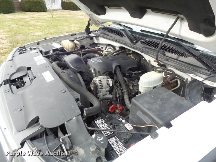 image for item K7706 2005 Chevrolet Silverado 3500 Ext. Cab pickup truck