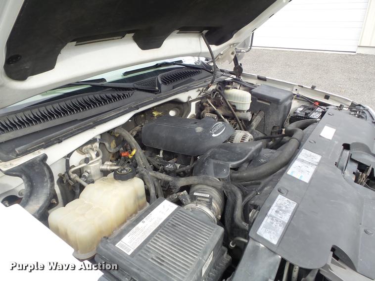 image for item K7706 2005 Chevrolet Silverado 3500 Ext. Cab pickup truck