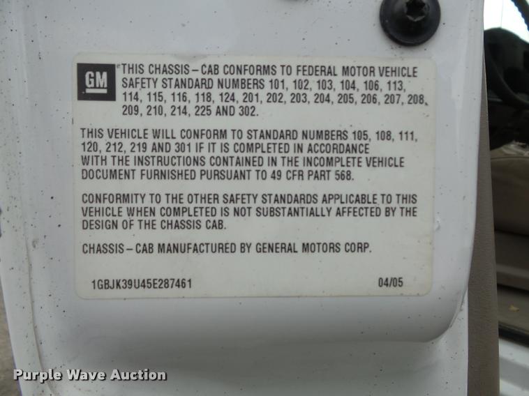 image for item K7706 2005 Chevrolet Silverado 3500 Ext. Cab pickup truck