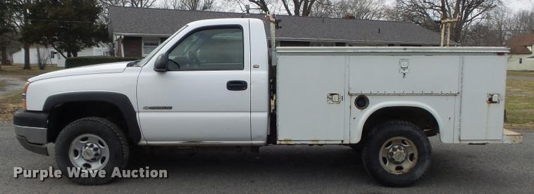 image for item K7707 2003 Chevrolet Silverado 2500HD utility truck