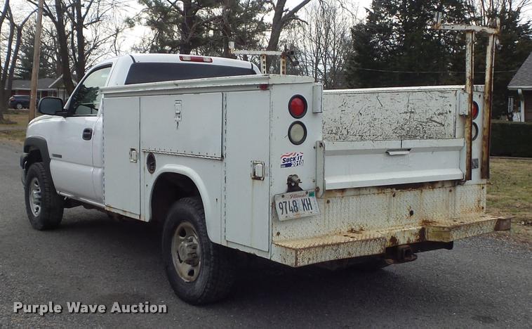 image for item K7707 2003 Chevrolet Silverado 2500HD utility truck